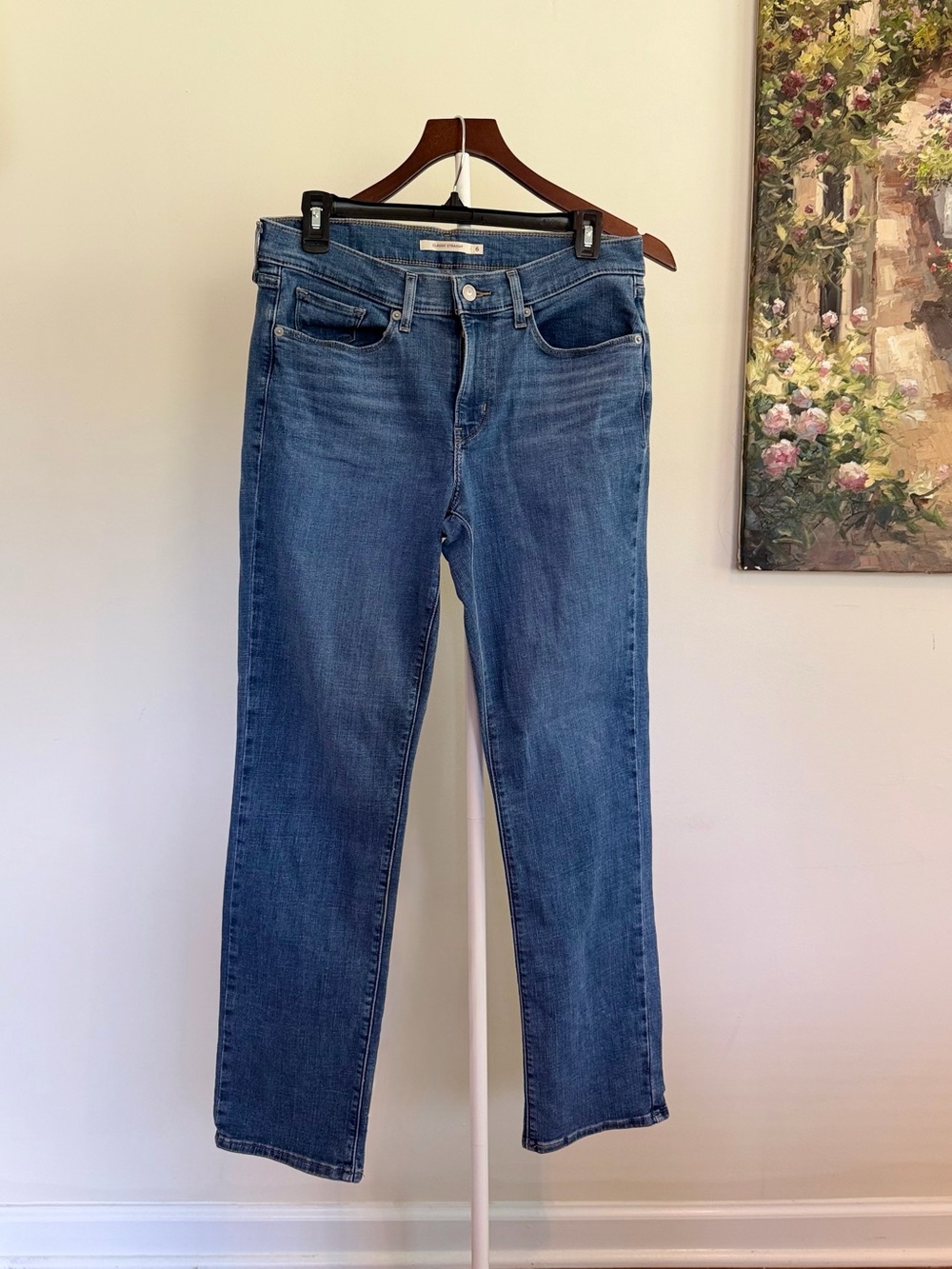 Levi’s Women’s Classic Straight Leg Jeans Size 6 Regular Med Blue Wash 29”Inseam